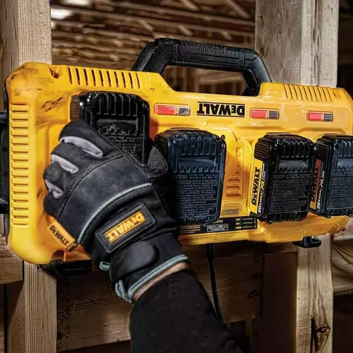 Ładowarka z 4 portami 12-54V 8A XR Li-Ion DeWalt DCB104 3