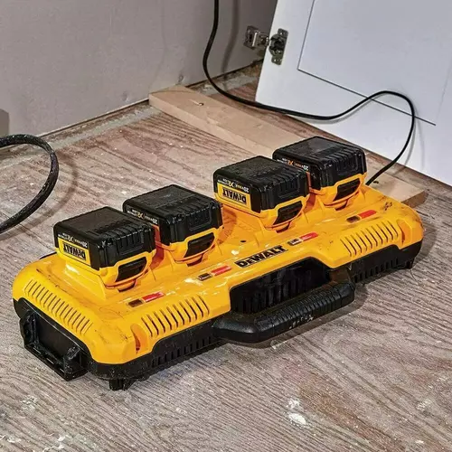 Ładowarka z 4 portami 12-54V 8A XR Li-Ion DeWalt DCB104 4