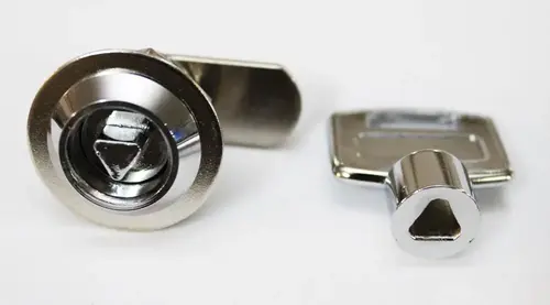 Zamek na klucz trójkątny 334 grubość płyty max 12mm A01 chrom SISO X1920 3
