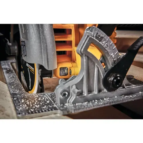 Pilarka tarczowa 18V DeWalt DCS 573NT  6