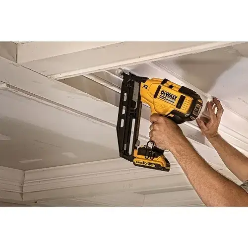 Zestaw 2 gwoździarek 18V 2x5,0Ah TStak DeWalt DCK246P2T 6