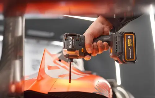 Zakrętarka udarowa 205 Nm 2x5Ah+walizka+ładowarka DeWalt McLaren DCF85MP2T 7