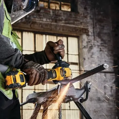 Szlifierka kątowa 125mm 18V 1x6Ah + ładowarka + walizka Dewalt DCG409T1 8