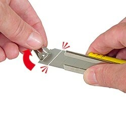 Nóż STANLEY® FATMAX® z dodatkowym ręcznym mechanizmem blokującym ostrze łamane 18mm 7