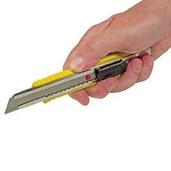 Nóż STANLEY® FATMAX® 18mm z dodatkowym ręcznym mechanizmem blokującym 2
