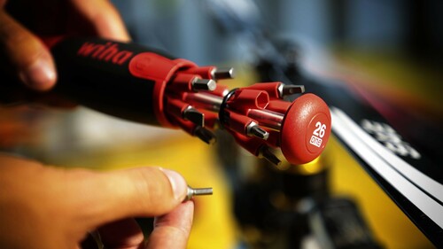 Wkrętak z magazynkiem bitów LiftUp 26one® 2
