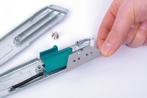Nóż bezpieczny z metalu z ostrzem trapezowym z funkcją bezpieczeństwa WOLFCRAFT 10