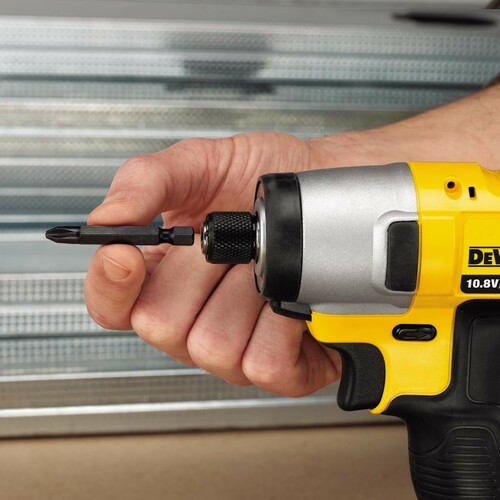 Zestaw wkrętarka 10,8V DCD710 + zakrętarka udarowa 10,8V DCF815 DeWALT DCK211D2T 13