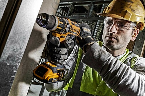 Wiertarko-wkrętarka z udarem XR 18 V + walizka DeWALT DCD796NT 6