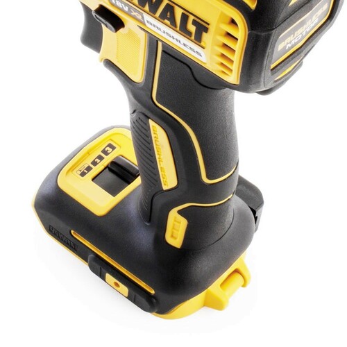 Zakrętarka udarowa 1/4 XR Li-Ion 18V + 2x4Ah + walizka + ładowarka DeWALT DCF887P2 7