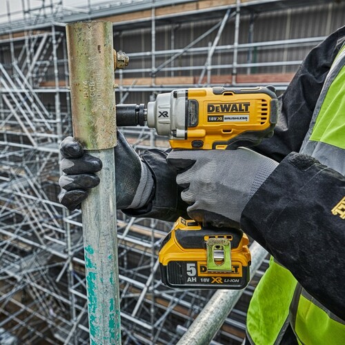 Klucz udarowy 1/2 XR Li-Ion 18V 447 Nm bolec blokujący b/aku + walizka DeWALT DCF894NT 7