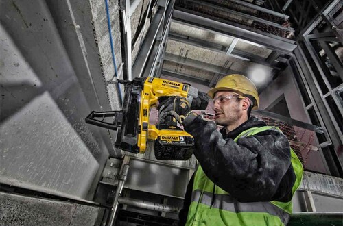 Gwoździarka do betonu XR 18V 2x5,0Ah + walizka + ładowarka DeWALT DCN890P2 4