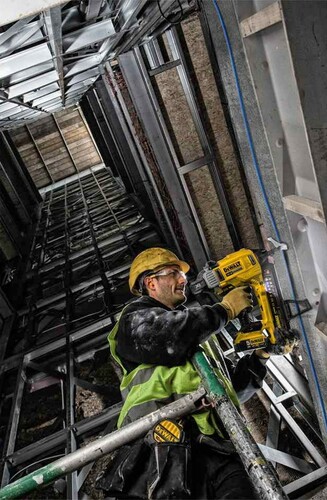 Gwoździarka do betonu XR 18V 2x5,0Ah + walizka + ładowarka DeWALT DCN890P2 15