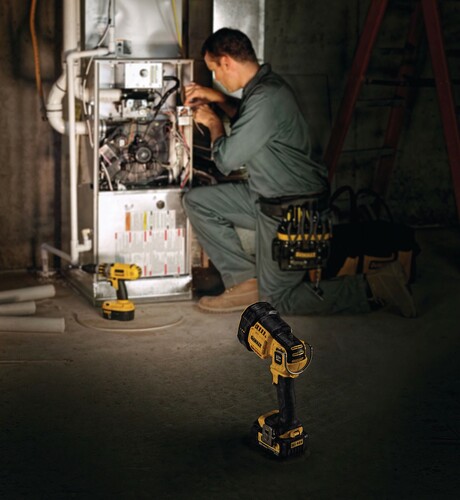Reflektor oświetleniowy LED XR Li-Ion 1000 lm DeWALT DCL043 6