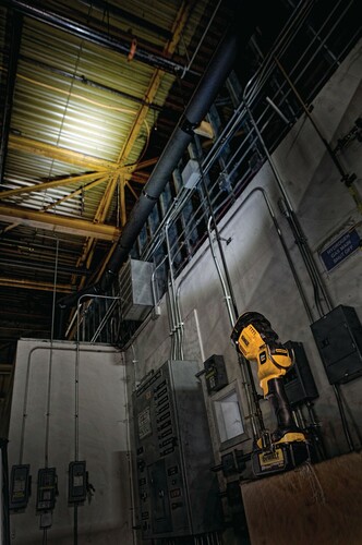 Reflektor oświetleniowy LED XR Li-Ion 1000 lm DeWALT DCL043 10