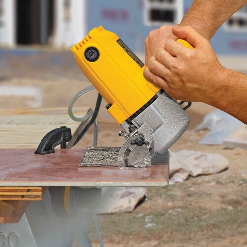 Przecinarka do płytek ceramicznych na mokro 1300W 110mm DeWALT DWC410 2