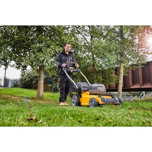 Kosiarka akumulatorowa 36V (2x18V) + 2 x 5Ah + ładowarka DeWALT DCMW564P2 14