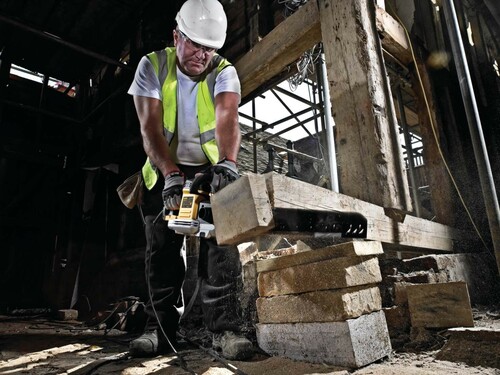 Pilarka Alligator 1700W DeWALT DWE399 4