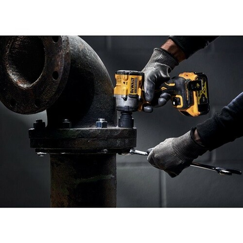 Klucz udarowy 1/2 18V 406N bolec blokujący + walizka + 2x2Ah + ładowarka DeWALT DCF922D2T 9