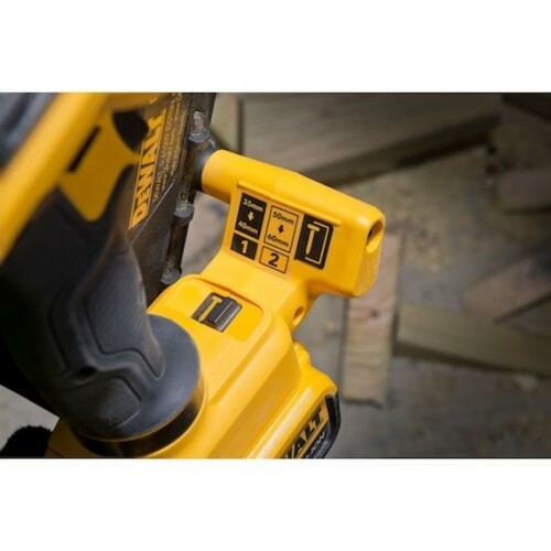 Gwoździarka 2-biegowa 18V b/aku DeWALT DCN693N 5