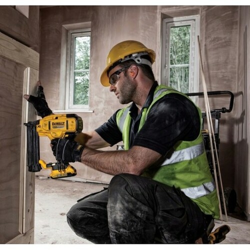 Gwoździarka 18V + walizka + 2 x 2Ah + ładowarka DeWALT DCN680D2 5