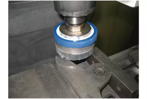 SZCZOTKI KOMPOZYTOWE talerzowe DBUR Ø 76 × 22,2 mm włókno SiC do otworu Ø 1,14 mm, ziarno 80, stacjonarne 2