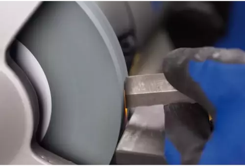 Kamień szlifierski Ø 300 × 40 mm otwór Ø 76 mm SiC80 do materiałów twardych, np. stopów twardych 2