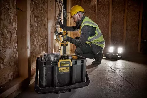 Skrzynia narzędziowa z oświetleniem DeWALT DWST08061-1 10