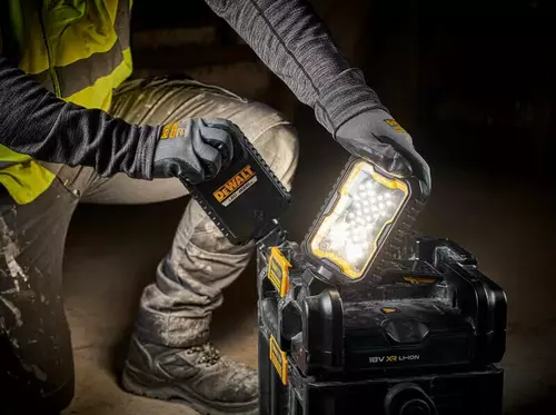 Skrzynia narzędziowa z oświetleniem DeWALT DWST08061-1 12