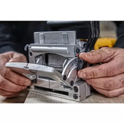 Frezarka do wypustów typu „lamello” 600W + walizka DeWalt DW682K 8